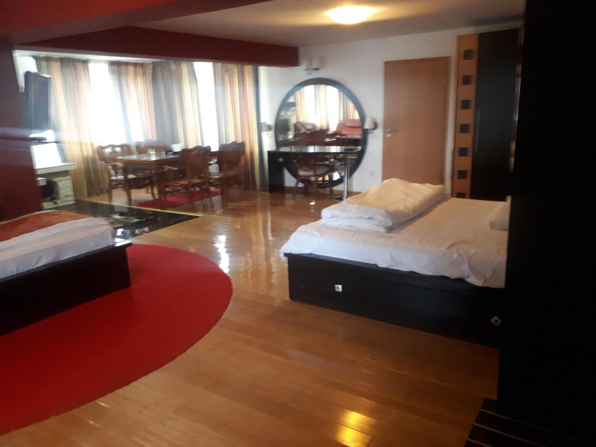 Pension Chalet Poiana Marului Ranch מראה חיצוני תמונה