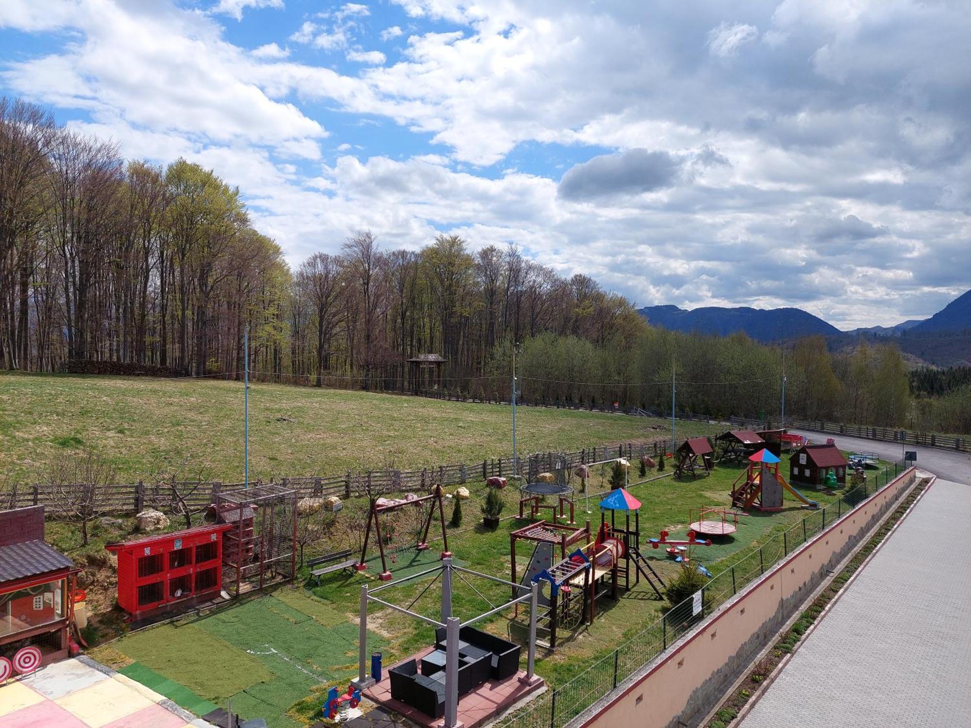 Pension Chalet Poiana Marului Ranch מראה חיצוני תמונה