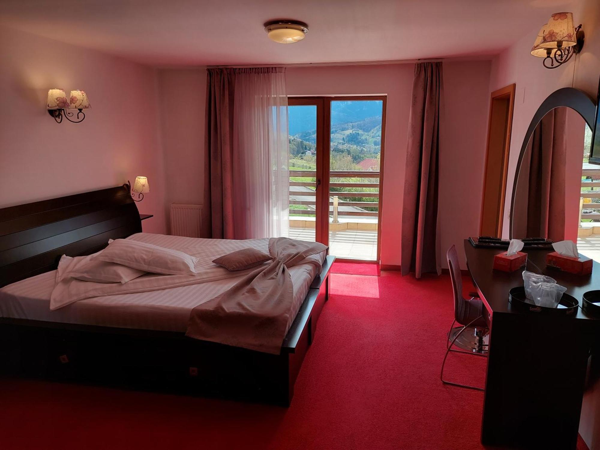 Pension Chalet Poiana Marului Ranch מראה חיצוני תמונה