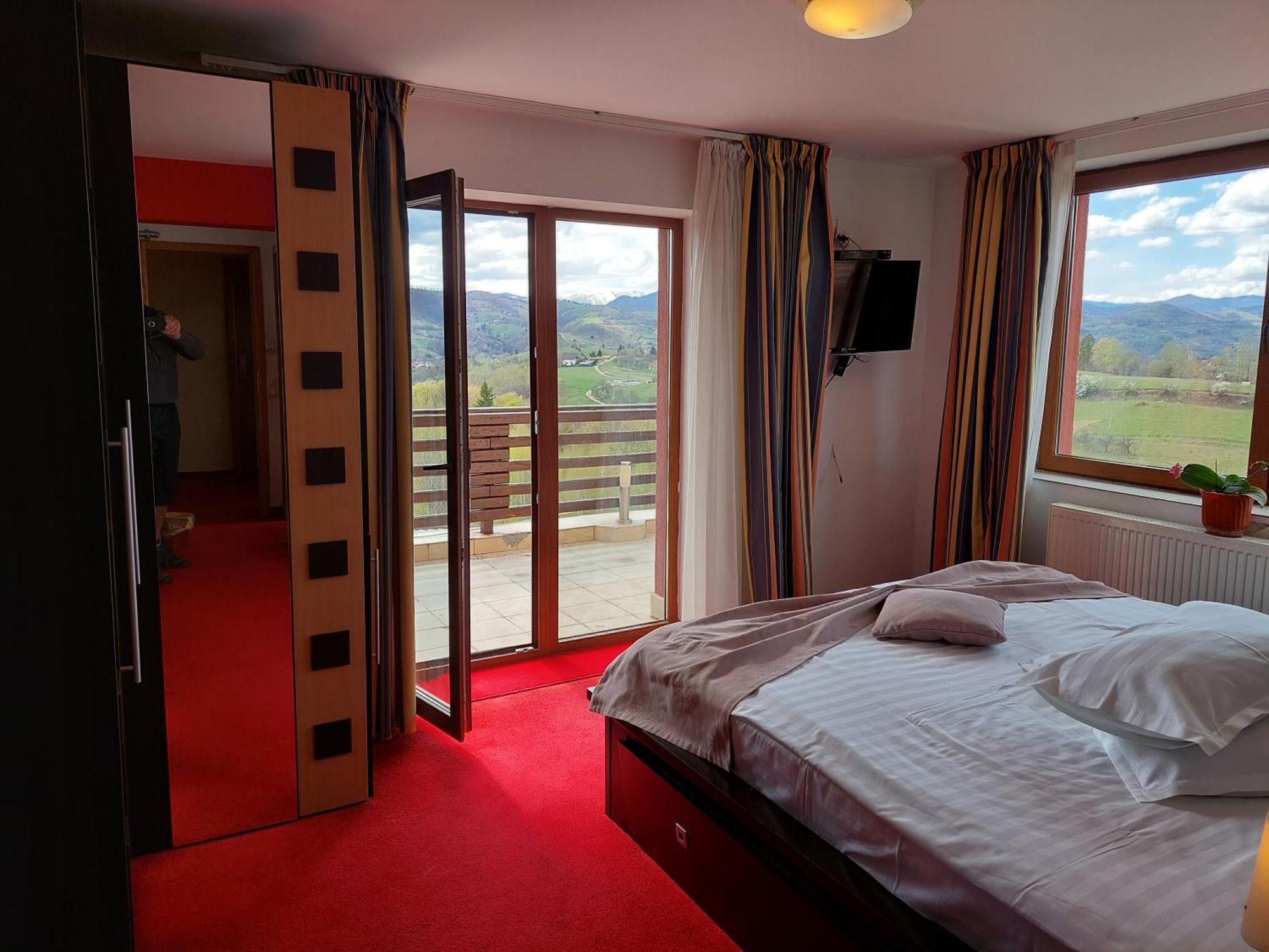 Pension Chalet Poiana Marului Ranch מראה חיצוני תמונה