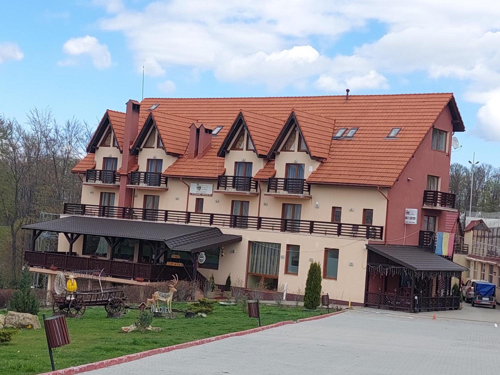 Pension Chalet Poiana Marului Ranch מראה חיצוני תמונה