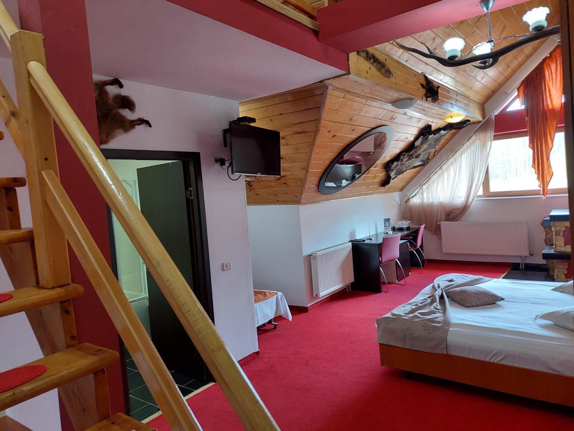 Pension Chalet Poiana Marului Ranch מראה חיצוני תמונה