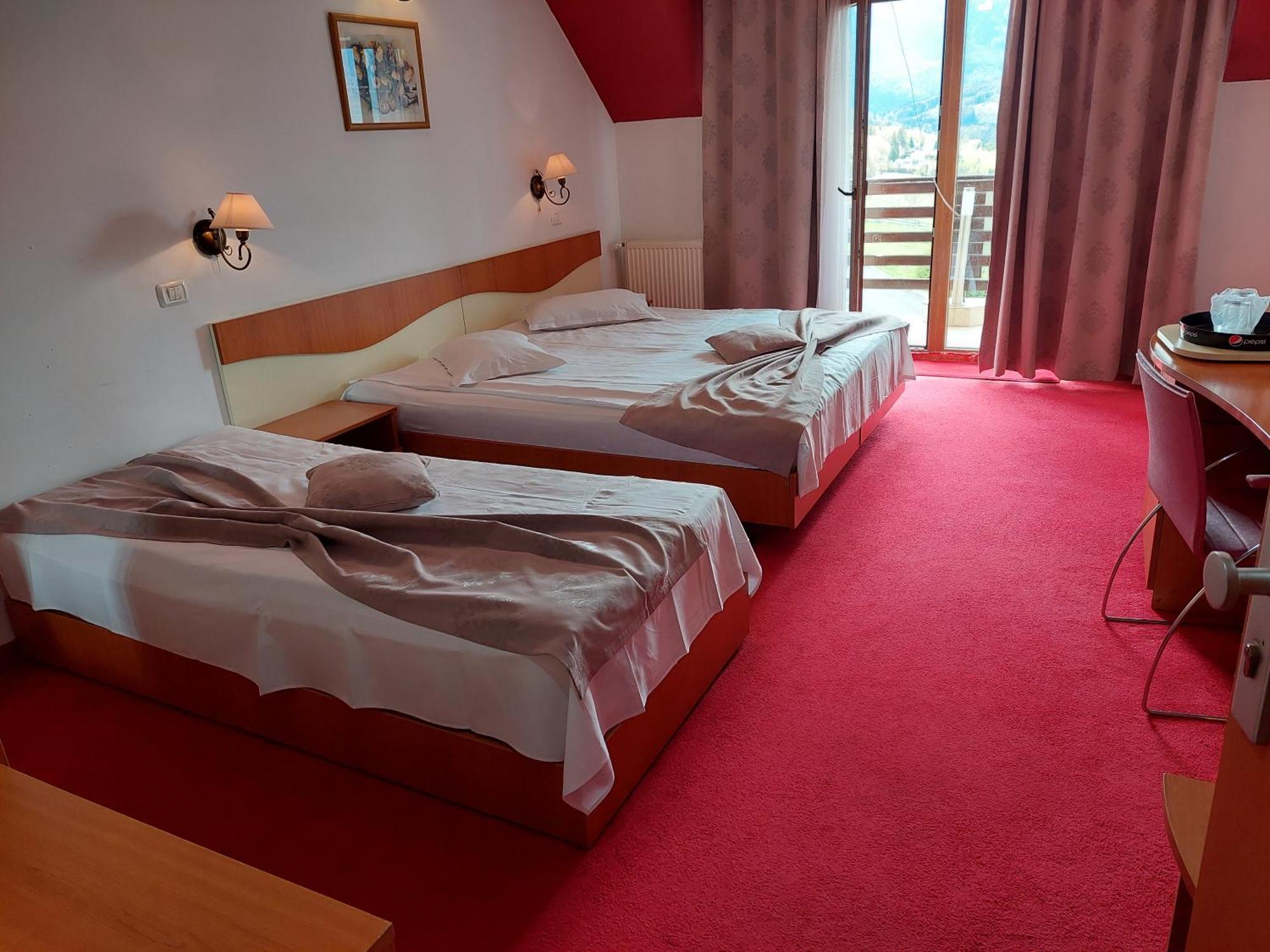 Pension Chalet Poiana Marului Ranch מראה חיצוני תמונה