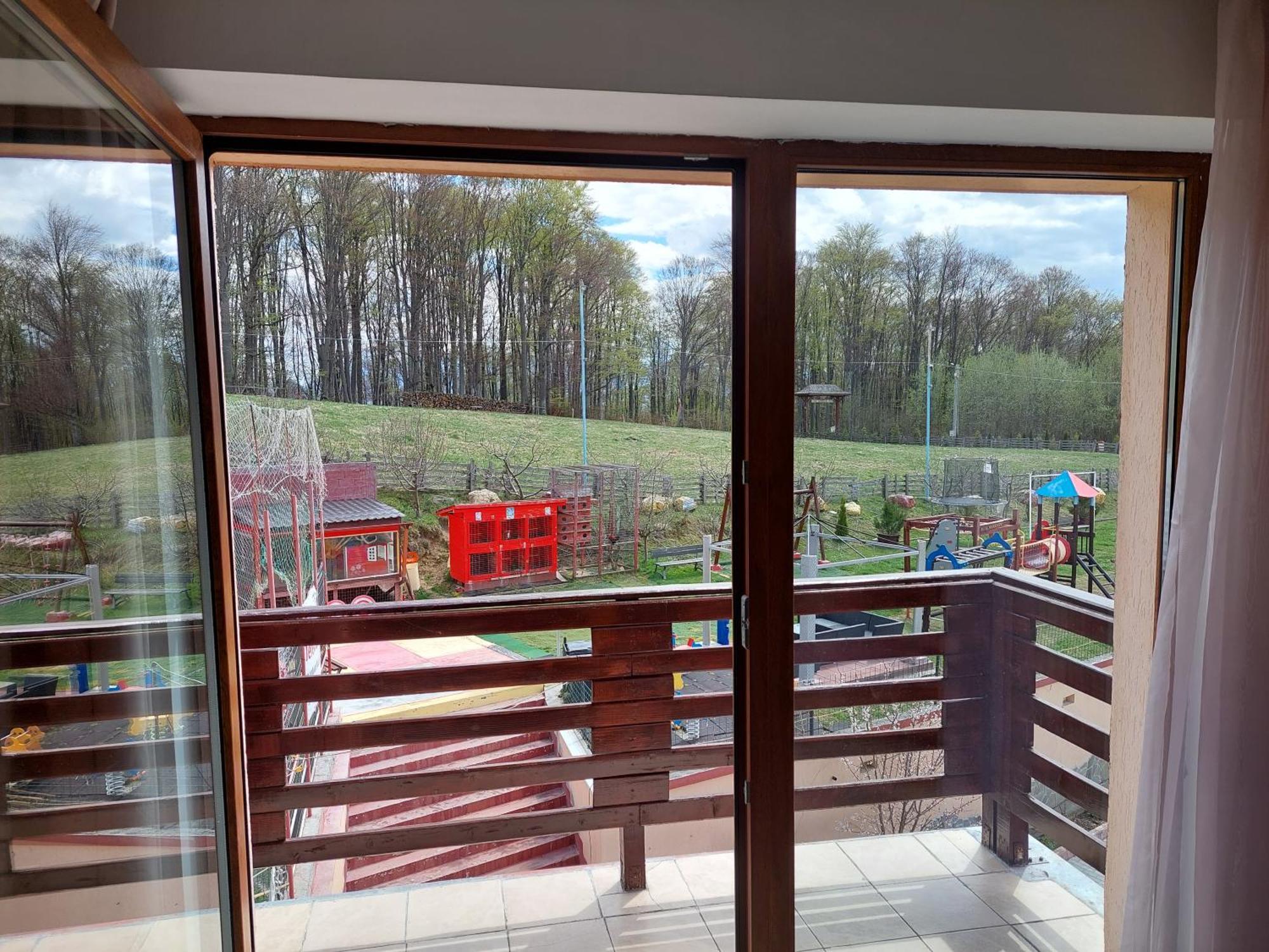 Pension Chalet Poiana Marului Ranch מראה חיצוני תמונה