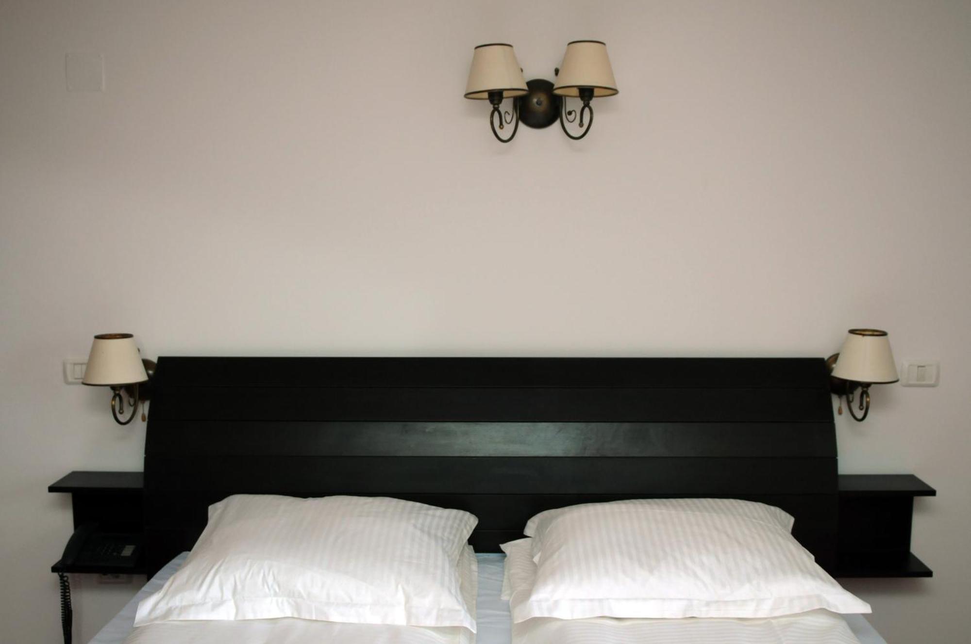 Pension Chalet Poiana Marului Ranch מראה חיצוני תמונה