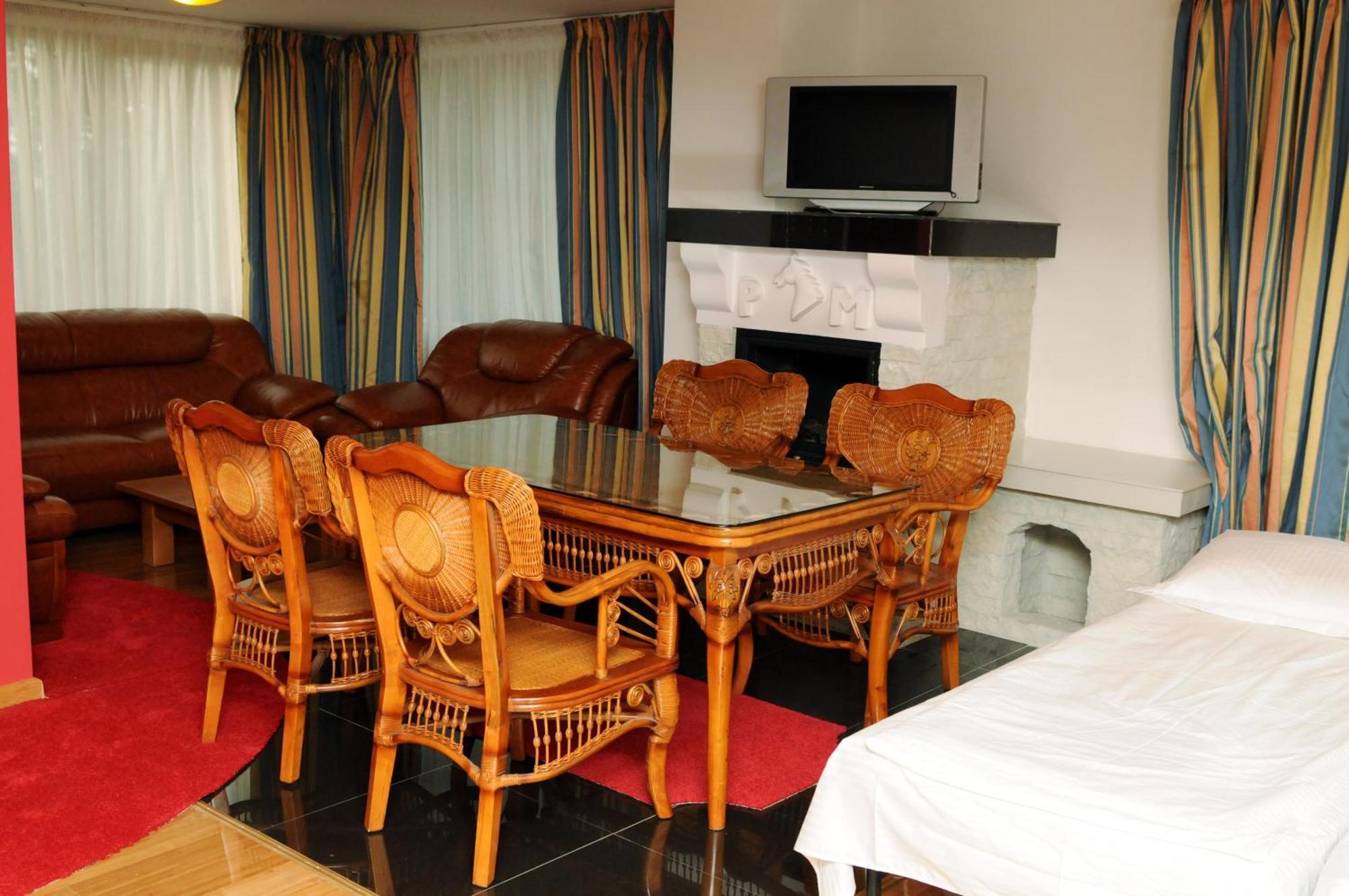 Pension Chalet Poiana Marului Ranch מראה חיצוני תמונה