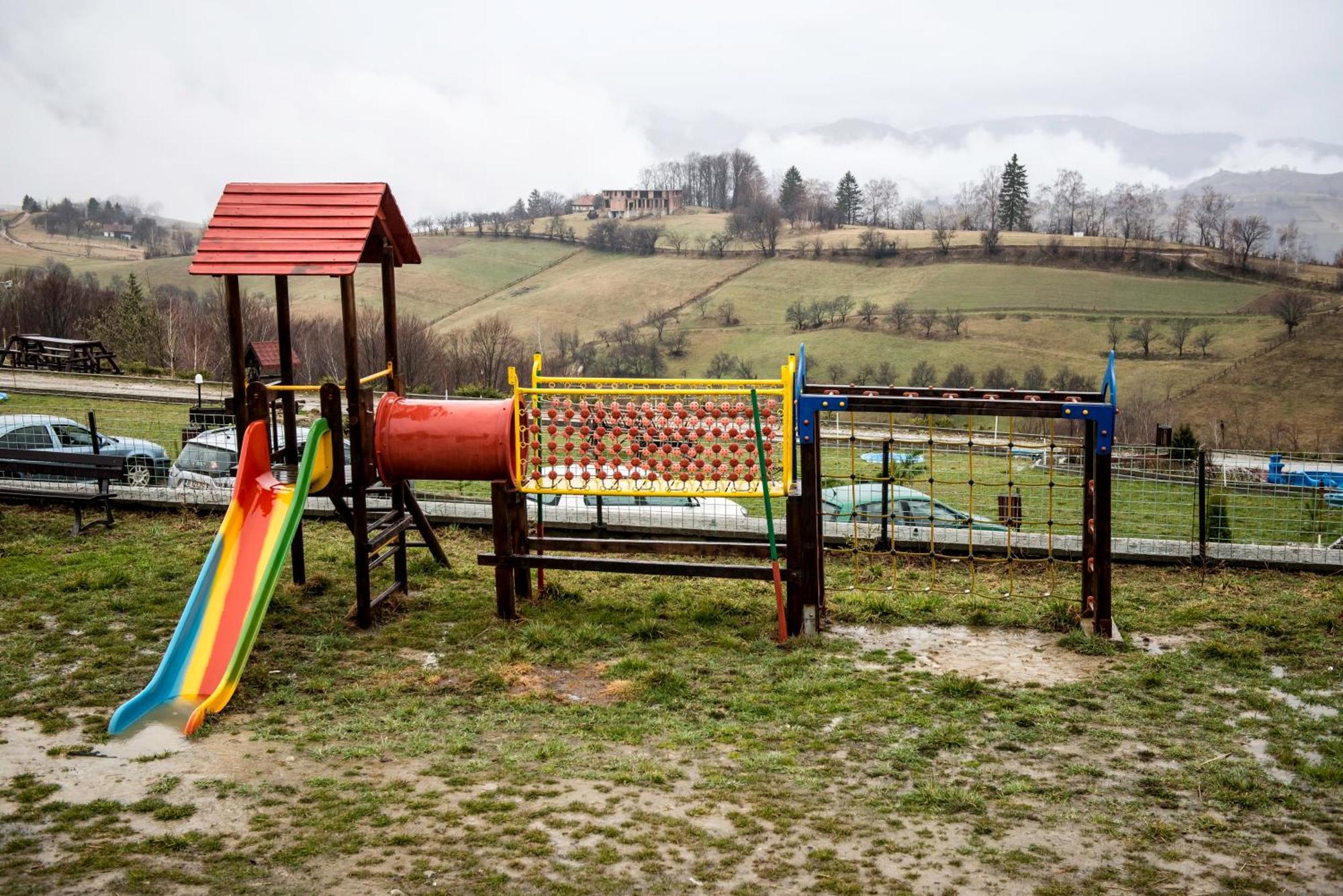 Pension Chalet Poiana Marului Ranch מראה חיצוני תמונה