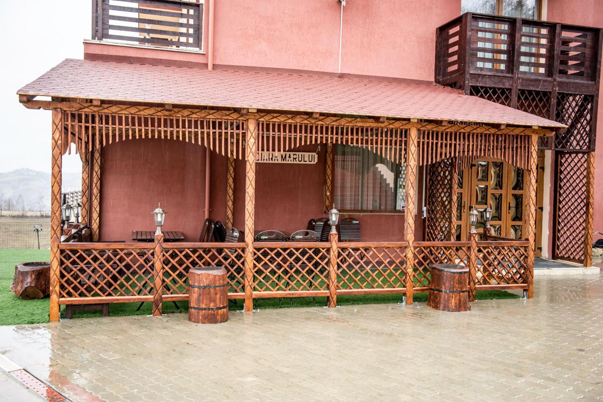 Pension Chalet Poiana Marului Ranch מראה חיצוני תמונה